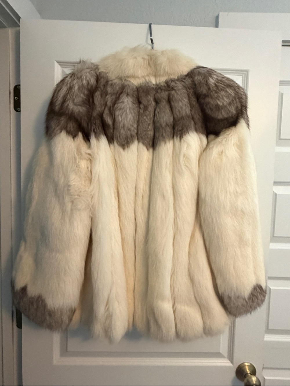 Vintage Saga Fox Genuine Fox Fur Coat Jaeckel NY Paris Cream Silver